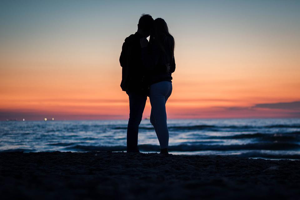 鳥のフンのスピリチュアルな意味とは 手や車など落ちてきた場所別に解説 Uranaru ウラナル